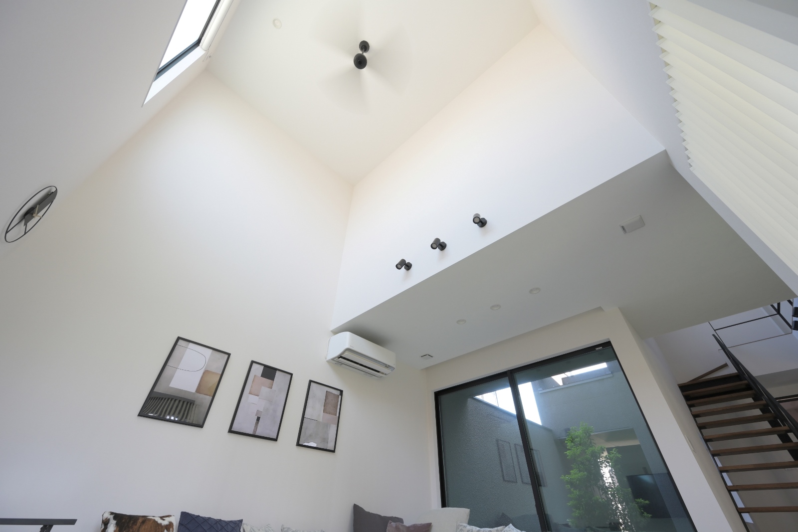 隠して魅せる家